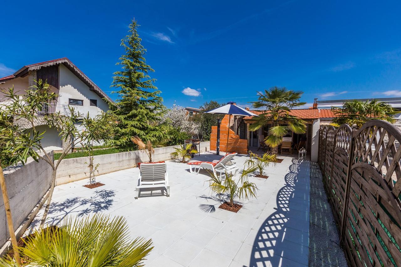Holliday Home Maxdom Sukošan 外观 照片