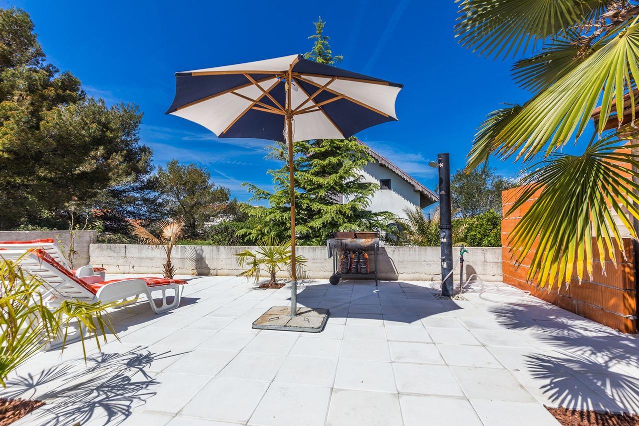 Holliday Home Maxdom Sukošan 外观 照片
