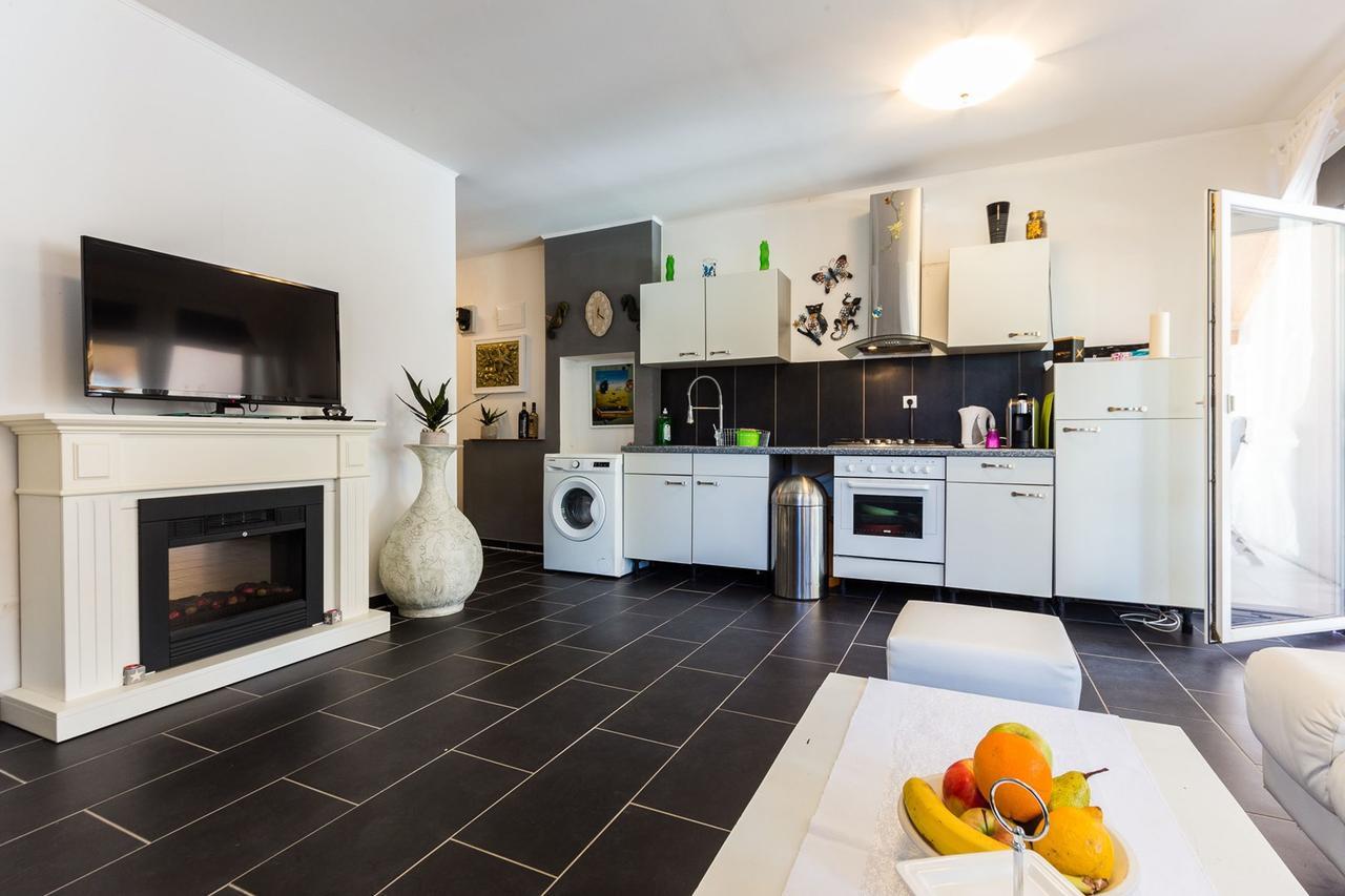 Holliday Home Maxdom Sukošan 外观 照片