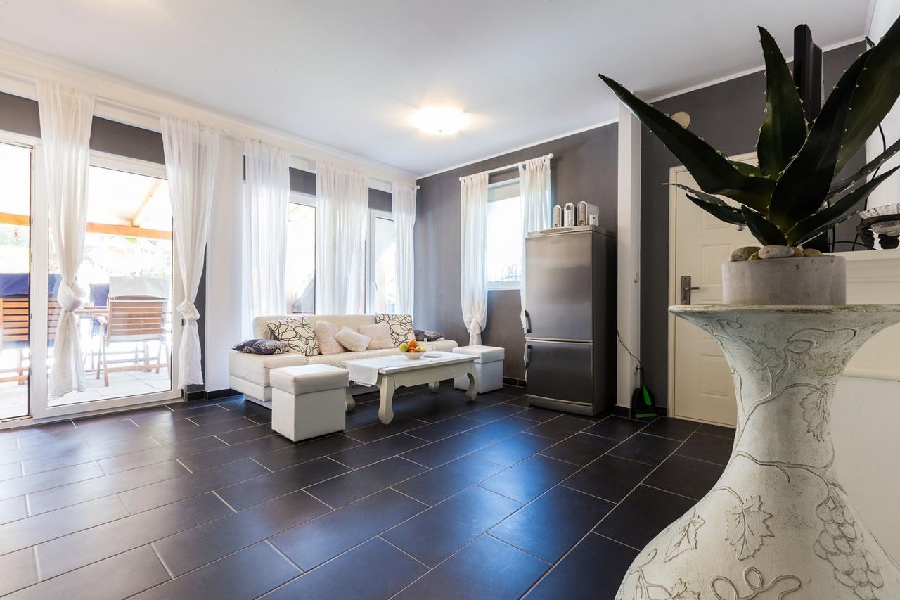 Holliday Home Maxdom Sukošan 外观 照片